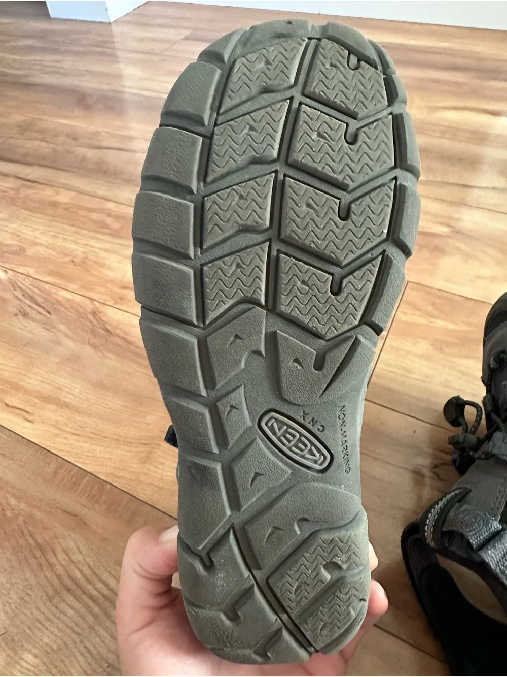 KEEN Seacamp II CNX Big Kids Sandals US 5 EU 37 Gray Water Hiking Shoes